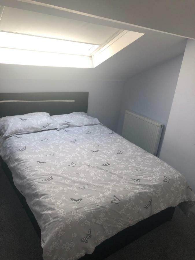 Cheapsleepz 49 Moscow Drive Hotell Liverpool Eksteriør bilde
