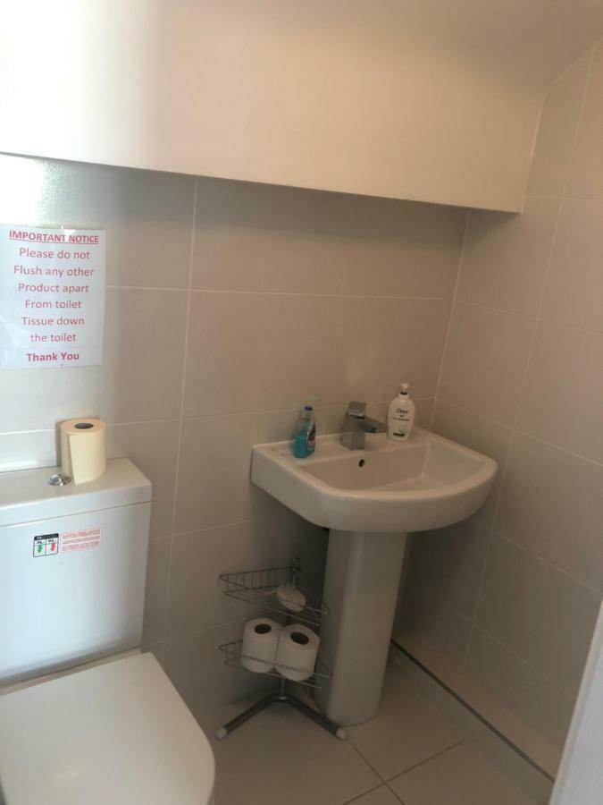 Cheapsleepz 49 Moscow Drive Hotell Liverpool Eksteriør bilde