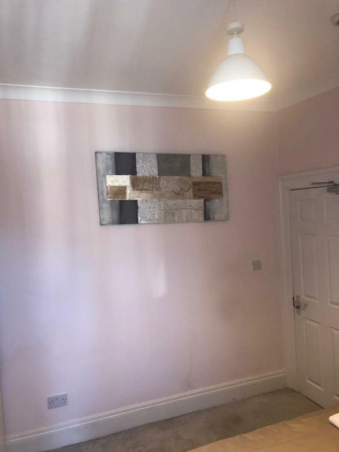 Cheapsleepz 49 Moscow Drive Hotell Liverpool Eksteriør bilde