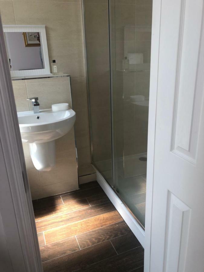 Cheapsleepz 49 Moscow Drive Hotell Liverpool Eksteriør bilde