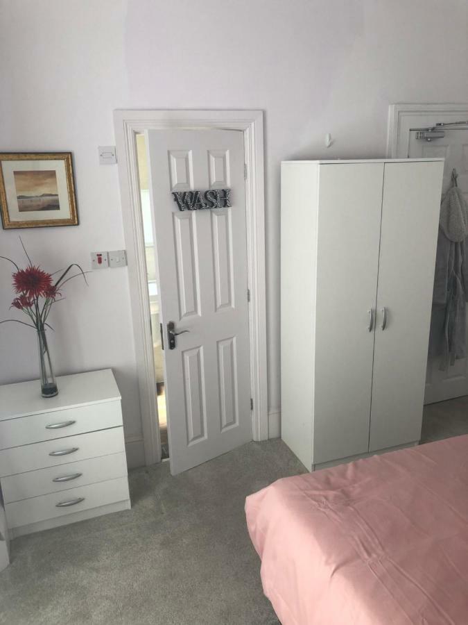 Cheapsleepz 49 Moscow Drive Hotell Liverpool Eksteriør bilde