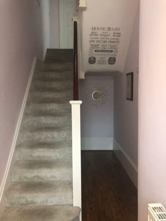 Cheapsleepz 49 Moscow Drive Hotell Liverpool Eksteriør bilde
