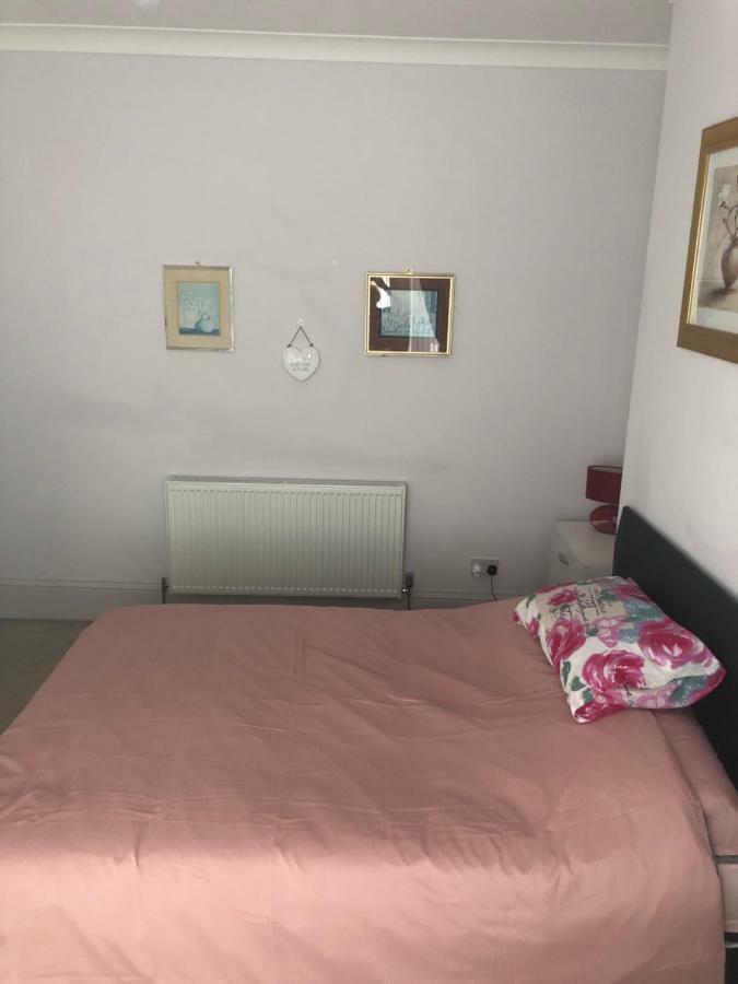 Cheapsleepz 49 Moscow Drive Hotell Liverpool Eksteriør bilde