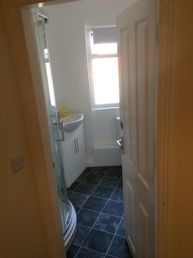 Cheapsleepz 49 Moscow Drive Hotell Liverpool Eksteriør bilde