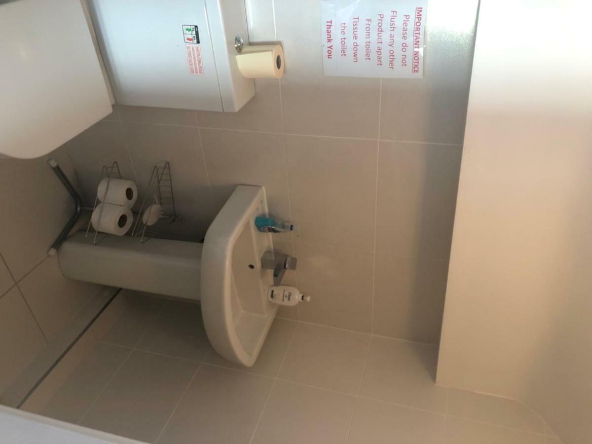 Cheapsleepz 49 Moscow Drive Hotell Liverpool Eksteriør bilde