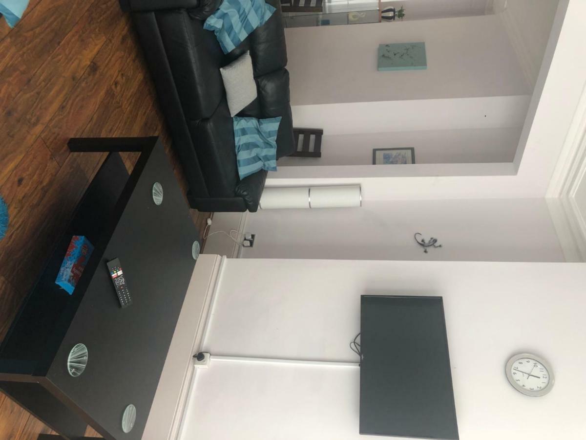 Cheapsleepz 49 Moscow Drive Hotell Liverpool Eksteriør bilde