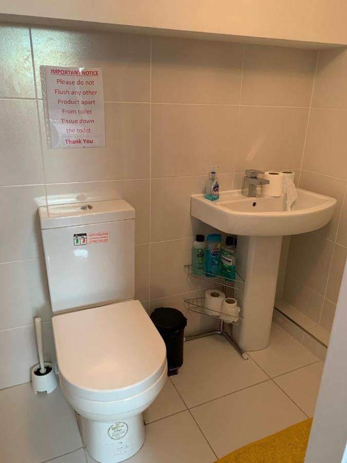 Cheapsleepz 49 Moscow Drive Hotell Liverpool Eksteriør bilde