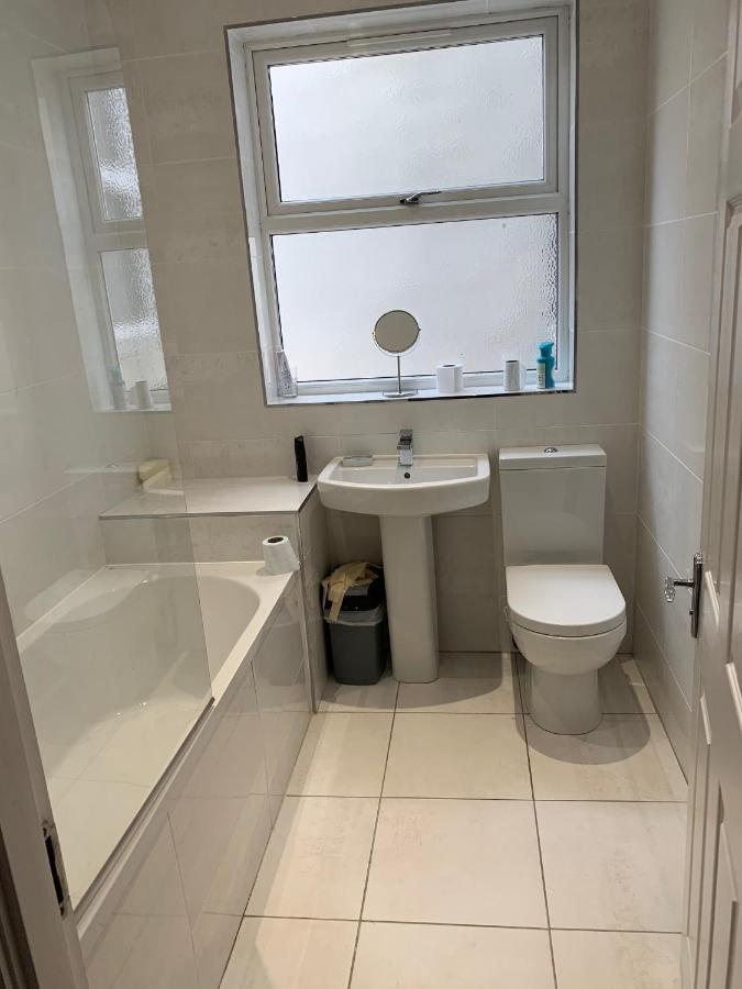 Cheapsleepz 49 Moscow Drive Hotell Liverpool Eksteriør bilde