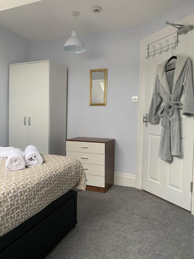 Cheapsleepz 49 Moscow Drive Hotell Liverpool Eksteriør bilde